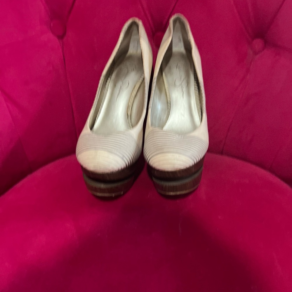 Heels - Picture 2 of 4